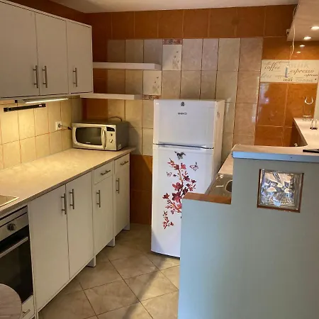 Dombos Vendeghaz Apartmán