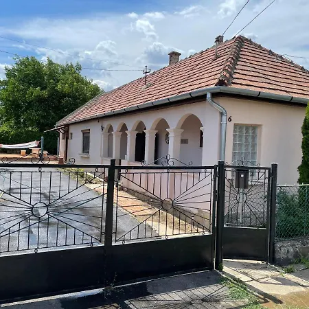 Апартаменты Dombos Vendeghaz