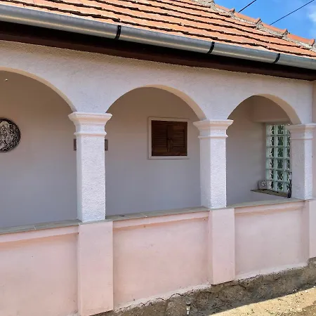 Dombos Vendeghaz Апартаменты