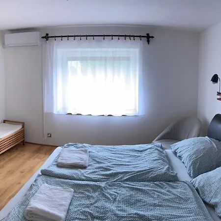 Dombos Vendeghaz Apartmán