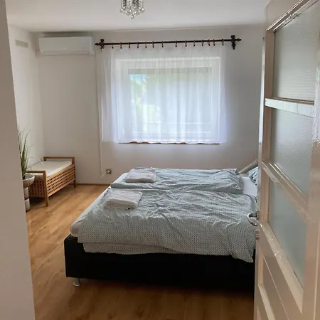 Dombos Vendeghaz Apartmán *